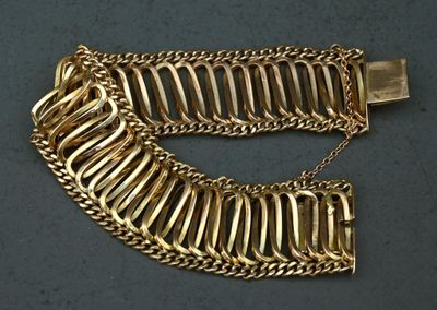 Bracelet ruban en or jaune 18k ajouré composé d'une maille cheval ress - Photo 1