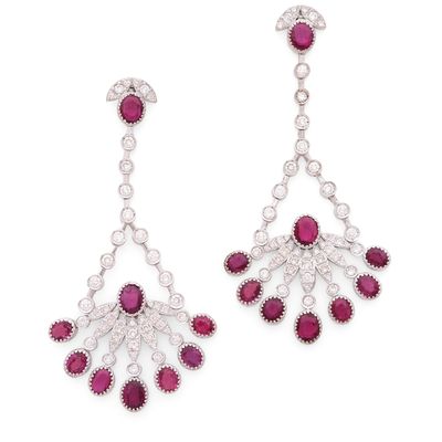 une paire de boucles d'oreilles en rubis et diamants