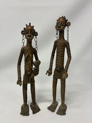 Culture VERE, Nigéria. Couple d’ancêtres en alliage cuivreux, l’h...