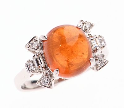 BAGUE en or gris 750 °/°° ornée d'un cabochon de grenat spes…