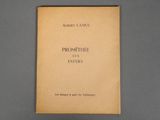 la couverture d'un livre sur laquelle figure la photo d'un homme en costume