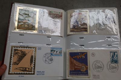 3 albums enveloppes du premier jour 2 albums cartes postales…