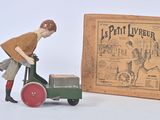 figurine représentant un homme poussant une charrette sur laquelle se trouve une caisse
