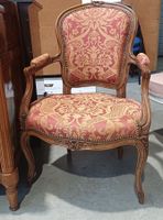 Fauteuil en acajou à dossier médaillon ; accotoirs mouvement… (photo 2)