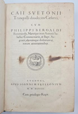 un livre ouvert sur lequel figure l'image d'un phoque