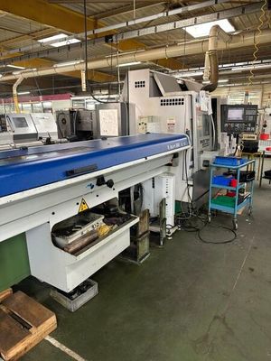 une grosse machine installée dans une usine