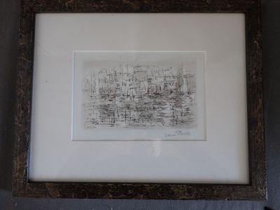 une photo d'un tableau accroché au mur