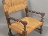 une image représentant une chaise en bois dont le dossier et l'assise sont gainés de corde