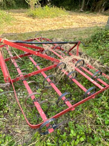 Cultivateur 3 mètres 29 dents et brise motte. Vendu sur désignati...