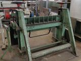 une grande machine installée dans une pièce
