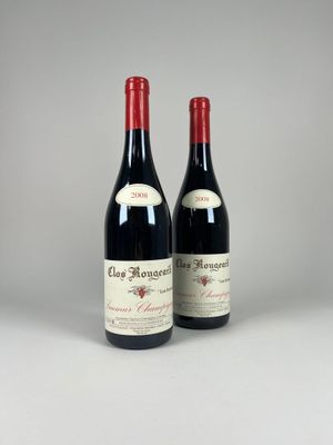 deux bouteilles de vin rouge posées l'une à côté de l'autre sur une table