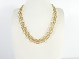 le collier à chaîne en or est sur un mannequin, un mannequin, un mannequin, un mannequin, un mannequin, un mannequin, un mannequin, un mannequin, un mannequin, un mannequin, un mannequin, un mannequin, un mannequin, un mannequin, un mannequin, un mannequin, un mannequin, un mannequin, un mannequin, un mannequin, un mannequin, un mannequin, un mannequin, un mannequin, un mannequin, un mannequin, un mannequin, un mannequin, un mannequin, un mannequin, un mannequin, un mannequin, un mannequin