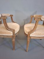 Deux fauteuils formant paire en bois mouluré et sculpté, à d… (photo 5)