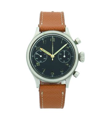 gros plan d'une montre sur fond blanc avec un bracelet marron