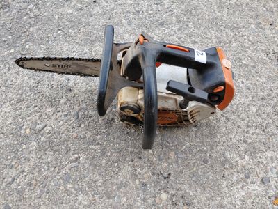 a chainsaw sitting on the ground on the ground