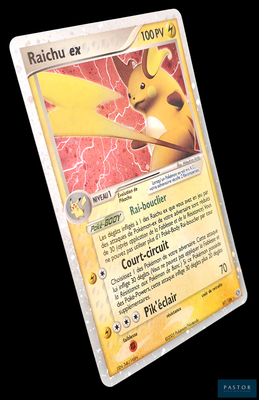une photo d'une carte Pokémon sur laquelle figure un Pikachu