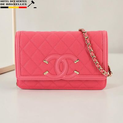 Portefeuille-sac Chanel rose avec des finitions dorées