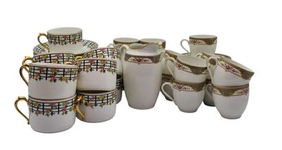 a lot of cups and mugs that are sitting on top of each other