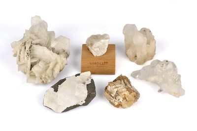 a group of rocks and crystals sitting on top of a wooden block