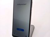 the back of a phone with the text willkommen on the screen