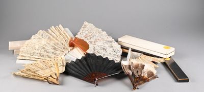 many different types of paper fans on the table