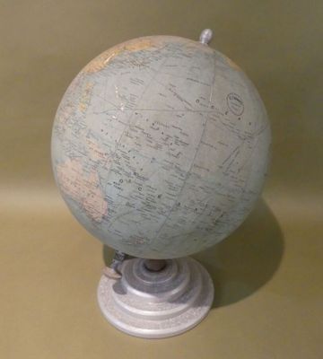 Globe terrestre G.Thomas éditeur, Paris (petits accidents).