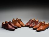 six paires de chaussures pour homme alignées en rang