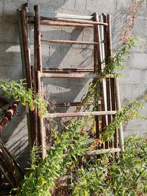 a bike leaning against a wall next to a ladder