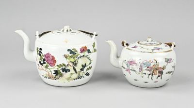 paire de théières en porcelaine chinoise avec couvercles