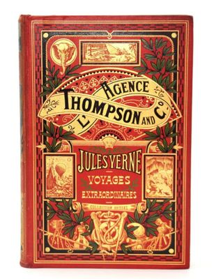 un livre rouge orné de lettres dorées et d'illustrations
