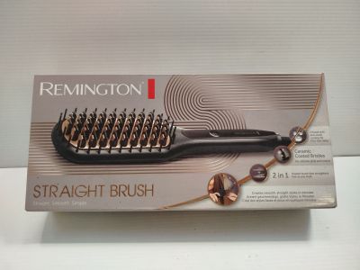 emballage d'une brosse lissante Remington dans une boîte posée sur une table