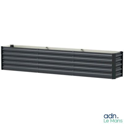 un gros plan d'un radiateur noir sur fond blanc