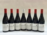 six bouteilles de vin rouge alignées
