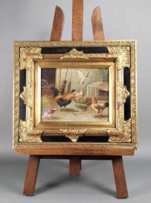 une peinture à l'huile représentant des poulets, posée sur un chevalet, sur un fond gris