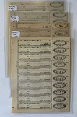 trois feuilles de papier à musique usagé sont empilées les unes sur les autres