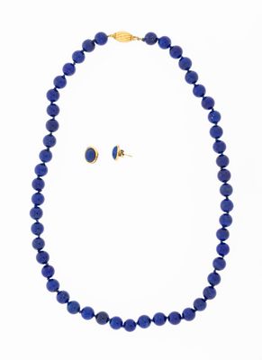 a blue beaded necklace and earring set with a gold clasp
