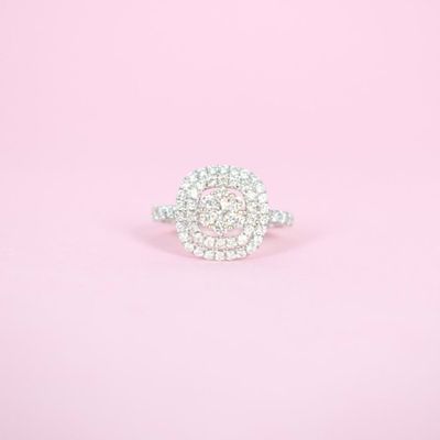 Bague de style Art Déco en or blanc 18K (750/oo), sertie de …