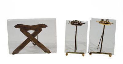 LOT de 3 cadres porte-photos sur béquille arrière comprenant…