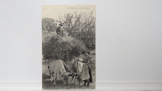 Types Creusois : En Creuse. Fin de Moisson (ND 151). Carte très r...