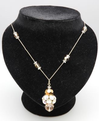 Pendentif "Lampion" en strass irisé et monture métal et Stra…