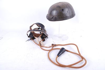 Un casque de tankiste anglais early avec écouteurs et suppor…