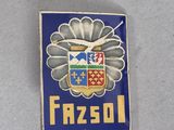 un insigne sur lequel figure un blason