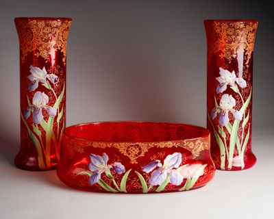 two vases that are sitting next to each other on a table