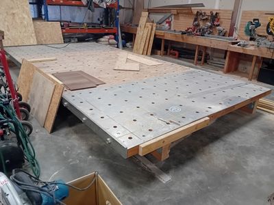 une photo montrant la construction d'un établi dans un atelier
