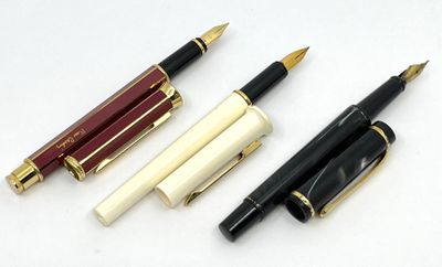 PIERRE CARDIN. Ensemble de 3 stylos plume : 1 à pans coupés …