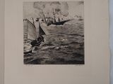 une vieille photo montrant un groupe de voiliers en mer
