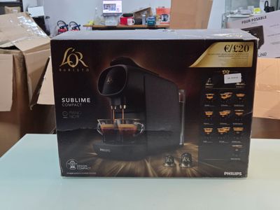 une boîte contenant une machine à café