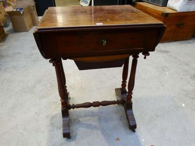 Table d'appoint à volets en acajou ouvrant par un tiroir en … - Photo 1