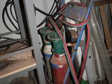 a bunch of hoses that are in a room