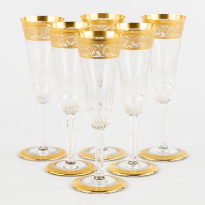 un service de six verres à vin à bord doré
